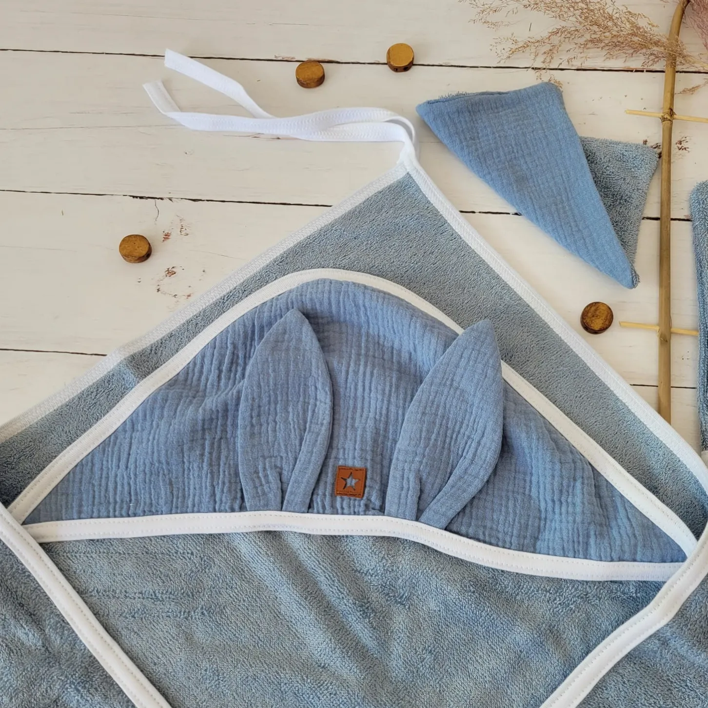 Bambusowy komplet kąpielowy dla niemowlaka: okrycie, ręczniczek oraz myjki - jeans