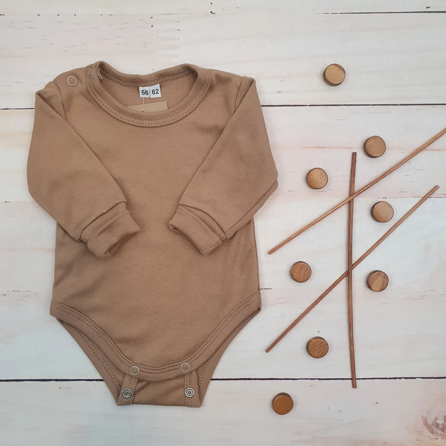 Body rosnące wraz z dzieckiem, długi rękaw 56-86 almond