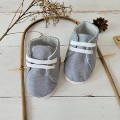 Buciki niemowlęce wiązane chrzest wkładka 9-12cm szare