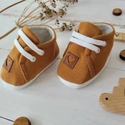 Buciki niemowlęce wiązane dresowe wkładka 9-12cm cynamonowe