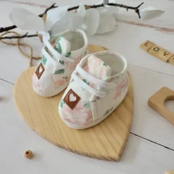 Buciki niemowlęce wiązane dresowe wkładka 9-12cm kwiaty ecru
