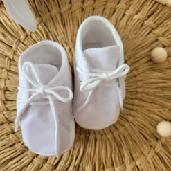 Buciki niemowlęce wiązane wkładka 9-12cm białe chrzest
