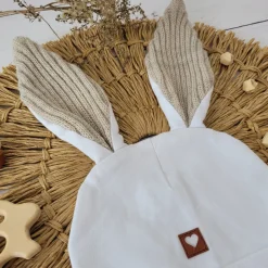CZAPKA NIEMOWLĘCA DRESOWA Z USZKAMI KRÓLIKA biało-beżowa ostatnie sztuki 4/8