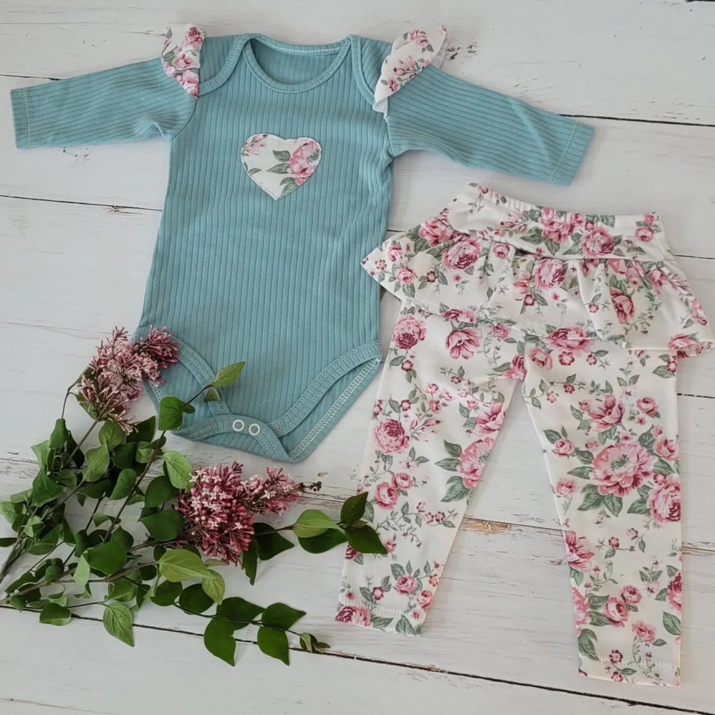 2 cz komplet body + legginsy ze spódniczką w kwiaty mięta 56-86