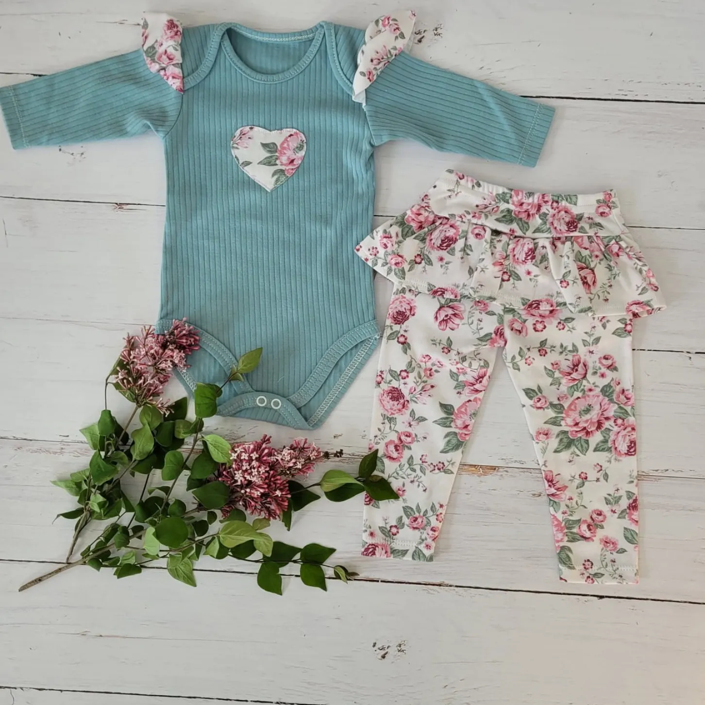 2 cz komplet body + legginsy ze spódniczką w kwiaty mięta 56-86