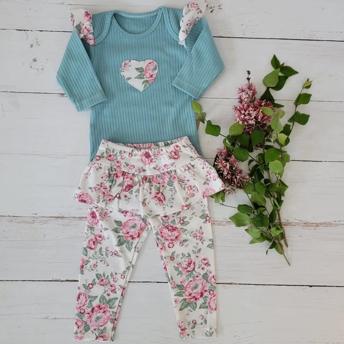 2 cz komplet body + legginsy ze spódniczką w kwiaty mięta 56-86