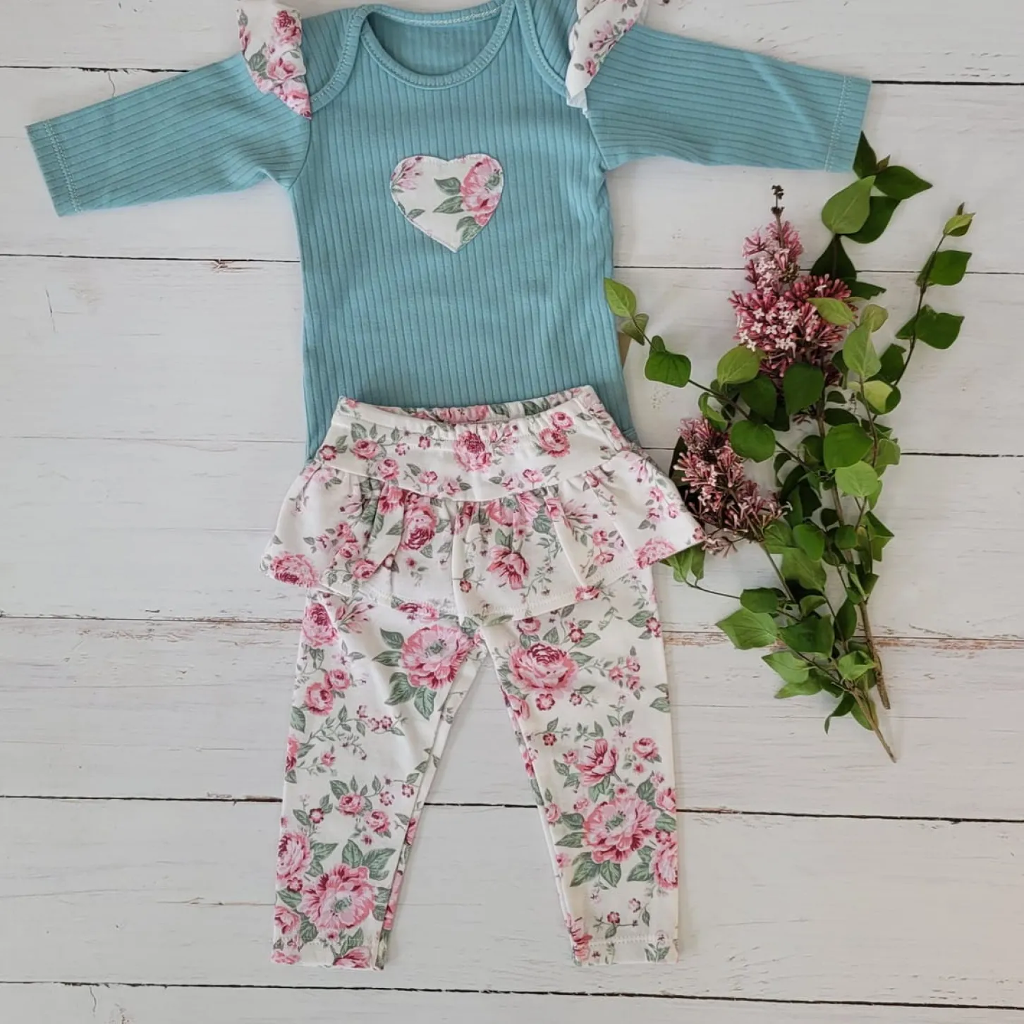 2 cz komplet body + legginsy ze spódniczką w kwiaty mięta 56-86
