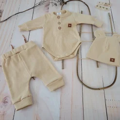 3cz komplet prążkowany body+spodnie+czapka 56-86 beżowy