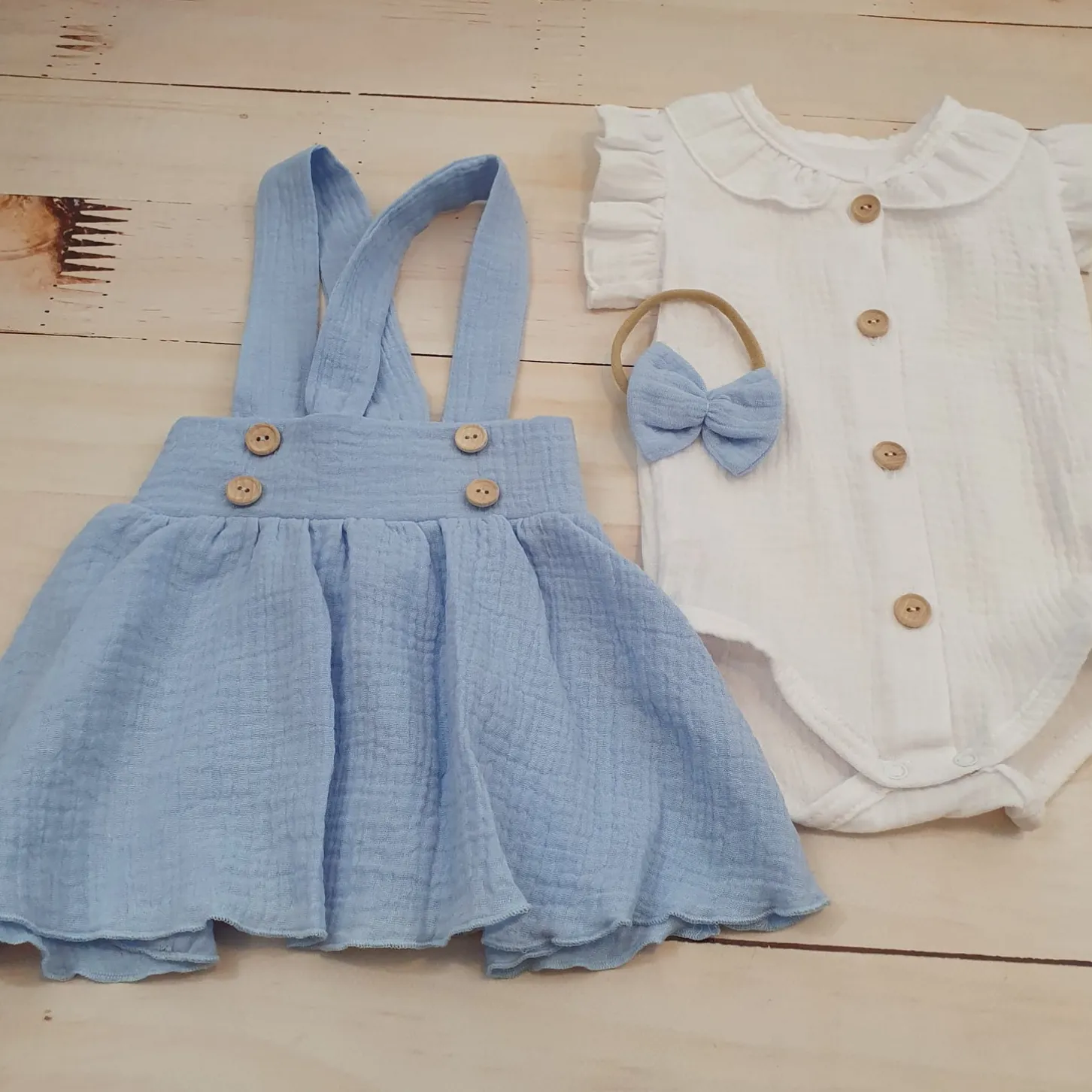 3 cz muślinowy komplet body + spódniczka na szelkach+ opaska 56-86 baby blue