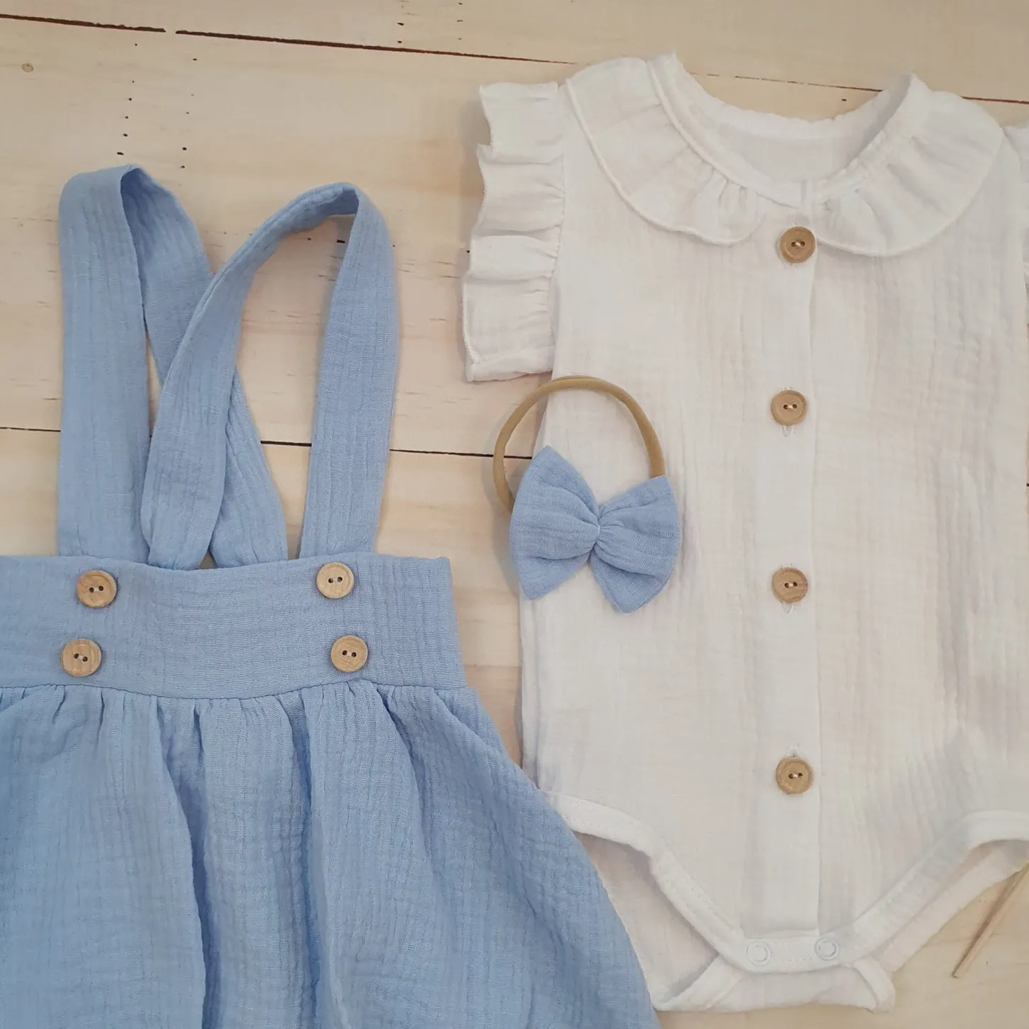 3 cz muślinowy komplet body + spódniczka na szelkach+ opaska 56-86 baby blue