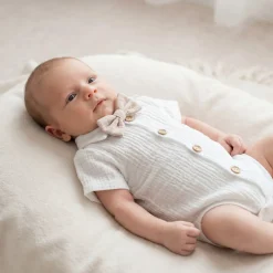 4cz muślinowy komplet body + spodnie na szelkach+ czapka + muszka 56-86 piaskowy beż
