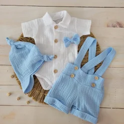 4cz muślinowy komplet body + spodnie na szelkach+ czapka + muszka 56-86 błękit