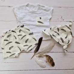 3 cz muślinowy komplet tshirt + spodenki + czapka 56-98 piórka