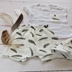 3 cz muślinowy komplet tshirt + spodenki + czapka 56-98 piórka