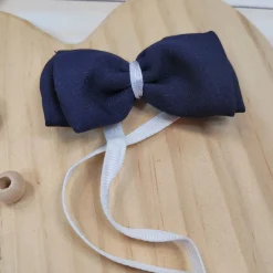Elegancka muszka niemowlęca tkanina wiązana granatowo-biała