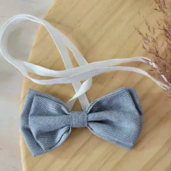 Elegancka muszka niemowlęca tkanina wiązana szara