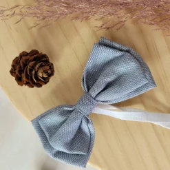 Elegancka muszka niemowlęca tkanina wiązana szara