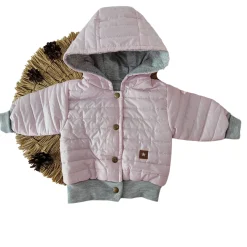 Jesienna kurtka pikowana z kapturem bejsbolówka 56-86 różowa