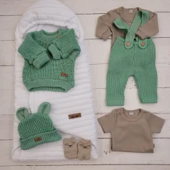 Jesienno-wiosenna stylizacja zielona mgiełka