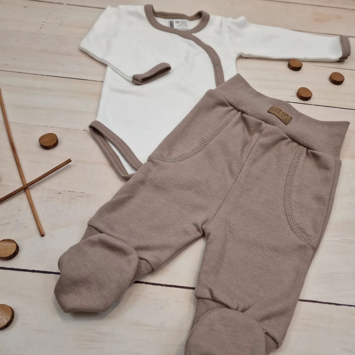 KAZUM 2 cz komplet niemowlęcy body+półśpiochy sweet choco ostatnie sztuki 50