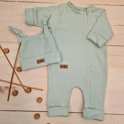 KAZUM 2 cz komplet rampers rozsuwany na zamek do samego dołu + czapka, dla chłopca 56-68 aquamarine