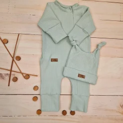 KAZUM 2 cz komplet rampers rozsuwany na zamek do samego dołu + czapka, dla chłopca 56-68 aquamarine
