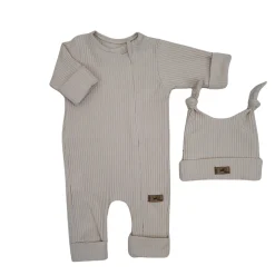 KAZUM 2 cz komplet rampers rozsuwany na zamek do samego dołu + czapka, dla chłopca 56-68 beige charm