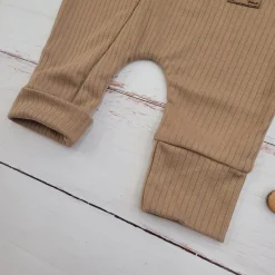 KAZUM 2 cz komplet rampers rozsuwany na zamek do samego dołu + czapka, dla chłopca 56-68 caffe mokka