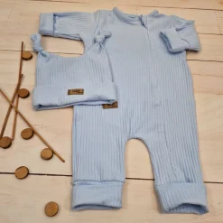 KAZUM 2 cz komplet rampers rozsuwany na zamek do samego dołu + czapka, dla chłopca 56-68 baby blue