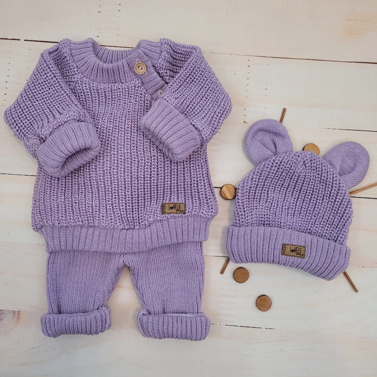 KAZUM 3 cz komplet Sweterek włóczkowy dziergany+legginsy włóczkowe na szelkach+czapka 56-86 sweet lila