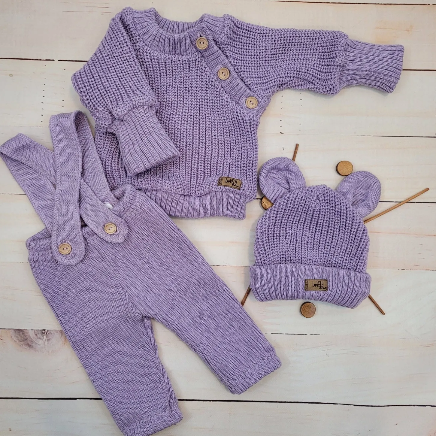 KAZUM 3 cz komplet Sweterek włóczkowy dziergany+legginsy włóczkowe na szelkach+czapka 56-86 sweet lila