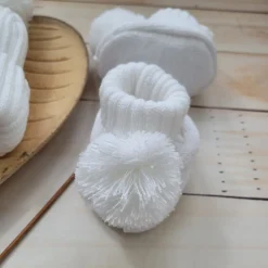 KAZUM 2 cz komplet włóczkowy czapka+buciki rozmiar 56-86 coconut