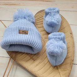 KAZUM 2 cz komplet włóczkowy czapka+buciki rozmiar 56-86 baby blue
