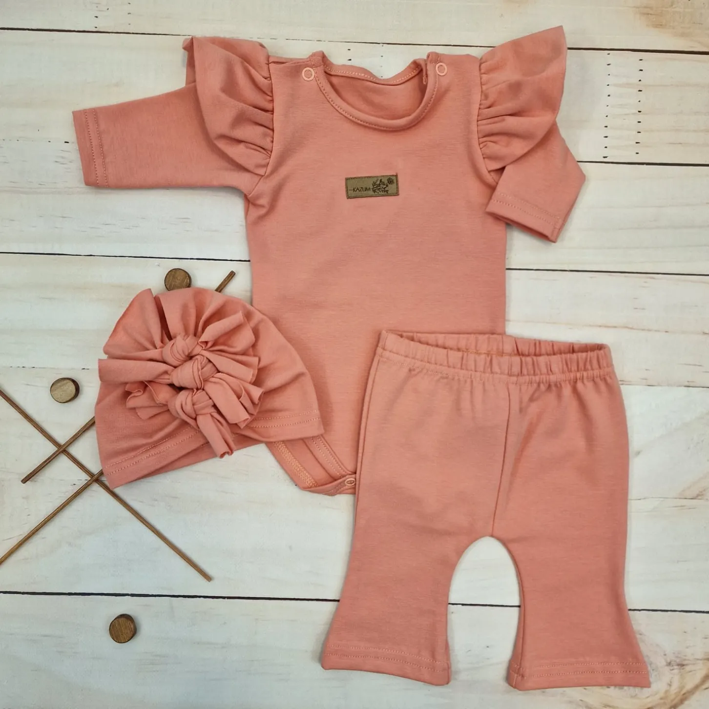 KAZUM 3cz piękny komplet body + spodnie dzwony + czapka 56-86 mango tango