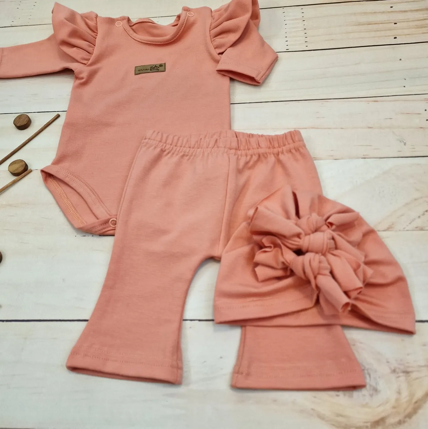 KAZUM 3cz piękny komplet body + spodnie dzwony + czapka 56-86 mango tango