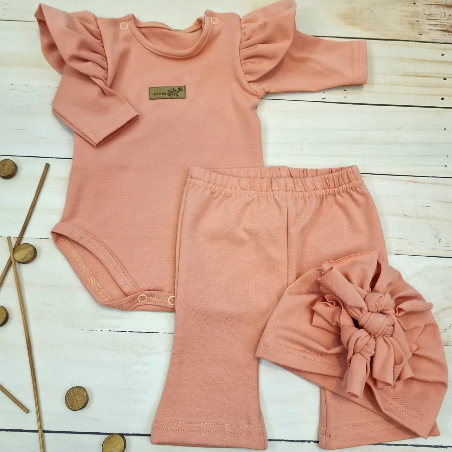KAZUM 3cz piękny komplet body + spodnie dzwony + czapka 56-86 mango tango