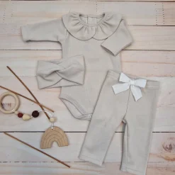 KAZUM 3 cz piękny komplet prążkowany body z kołnierzykiem+legginsy z kokardką 56-86 SAND CLOUD