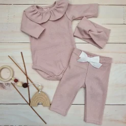 KAZUM 3 cz piękny komplet prążkowany body z kołnierzykiem+legginsy z kokardką 56-86 CORAL PINK