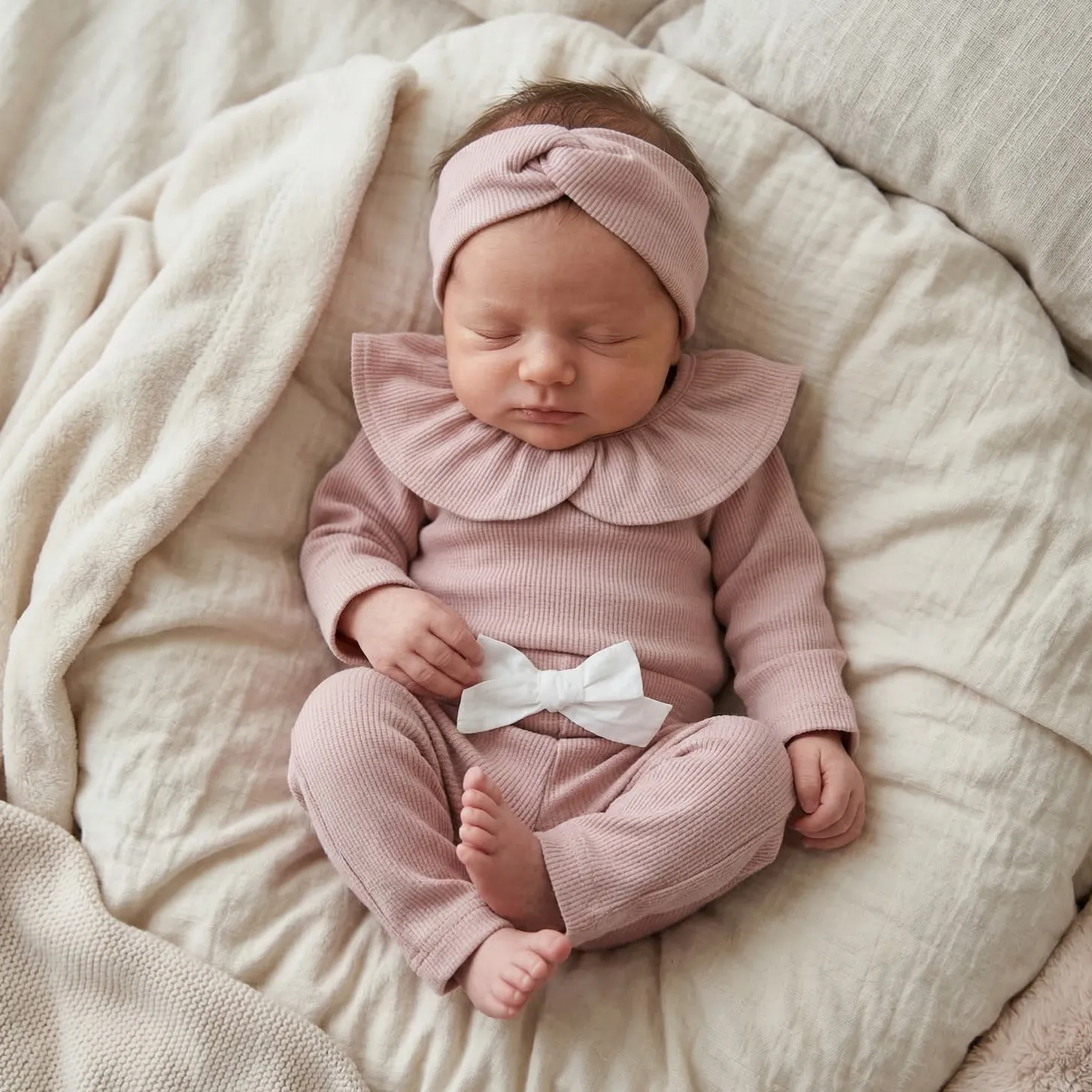 KAZUM 3 cz piękny komplet prążkowany body z kołnierzykiem+legginsy z kokardką 56-86 CORAL PINK