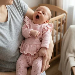 KAZUM 4cz włóczkowy komplet ażurkowy z falbanką 56-68 sweet pink