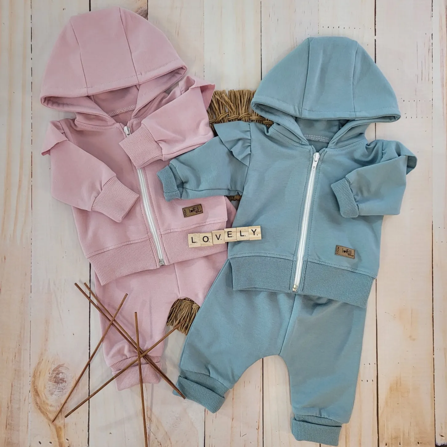 KAZUM Dres dziewczęcy bluza + spodnie z falbankami morski ostatnie sztuki 56-86