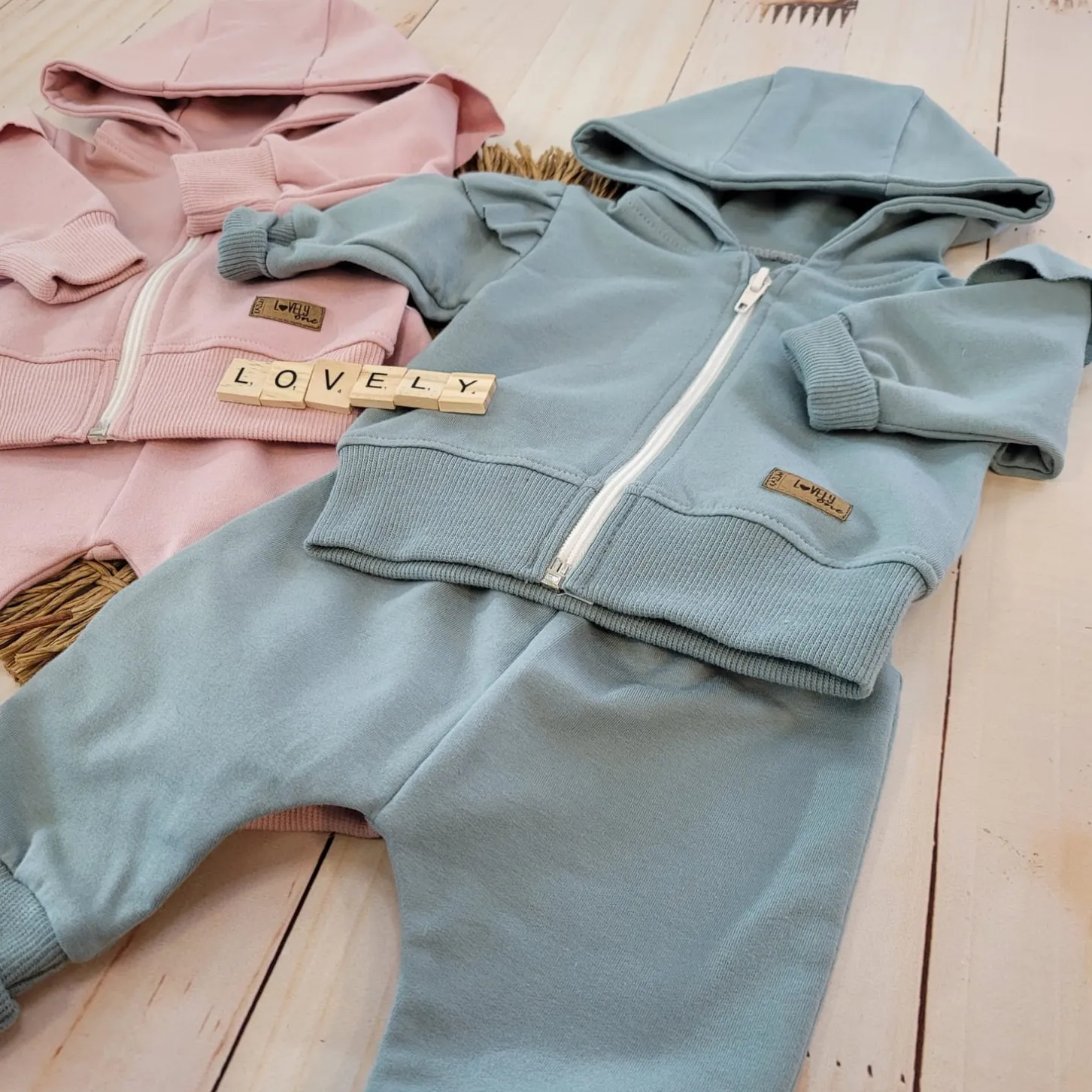 KAZUM Dres dziewczęcy bluza + spodnie z falbankami morski ostatnie sztuki 56-86