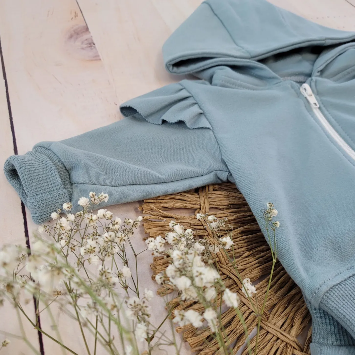 KAZUM Dres dziewczęcy bluza + spodnie z falbankami morski ostatnie sztuki 56-86