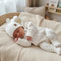 KAZUM Kombinezon z ocieplanej dresówki bez stóp + czapka + buciki 56-86 ivory