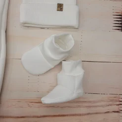 KAZUM Kombinezon z ocieplanej dresówki bez stóp + czapka + buciki 56-86 ivory