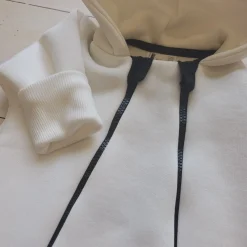 KAZUM Kombinezon z ocieplanej dresówki dwa czarne zamki bez stóp + czapka + buciki 56-86 ivory