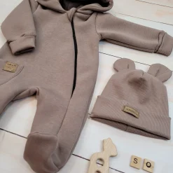 KAZUM Kombinezon z ocieplanej dresówki + czapka chocolate 56-86