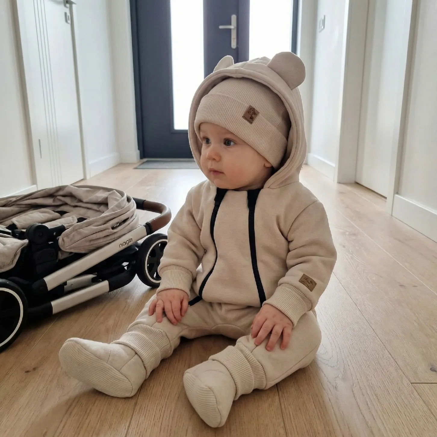 KAZUM Kombinezon z ocieplanej dresówki bez stóp + czapka + buciki 56-86 alabaster beige