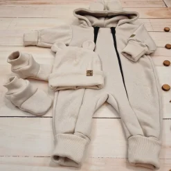 KAZUM Kombinezon z ocieplanej dresówki bez stóp + czapka + buciki 56-86 alabaster beige