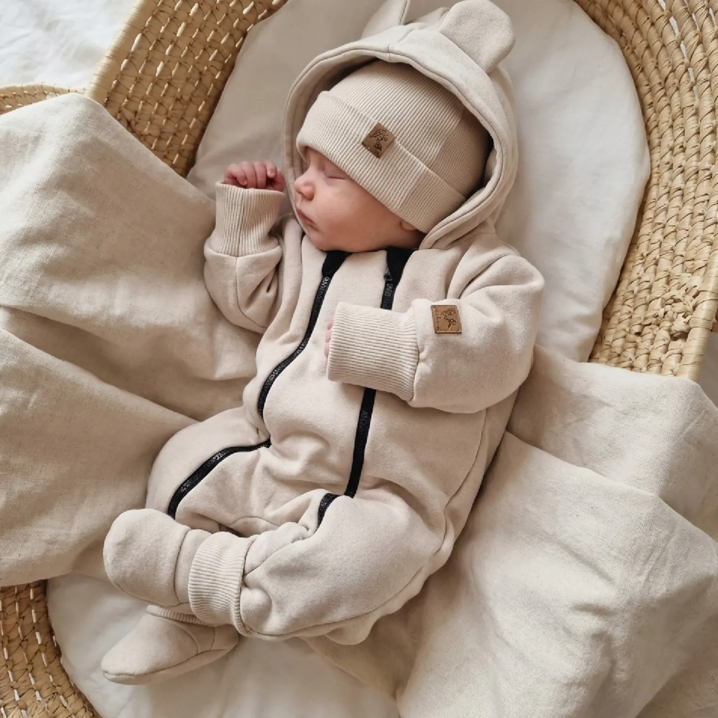 KAZUM Kombinezon z ocieplanej dresówki bez stóp + czapka + buciki 56-86 alabaster beige